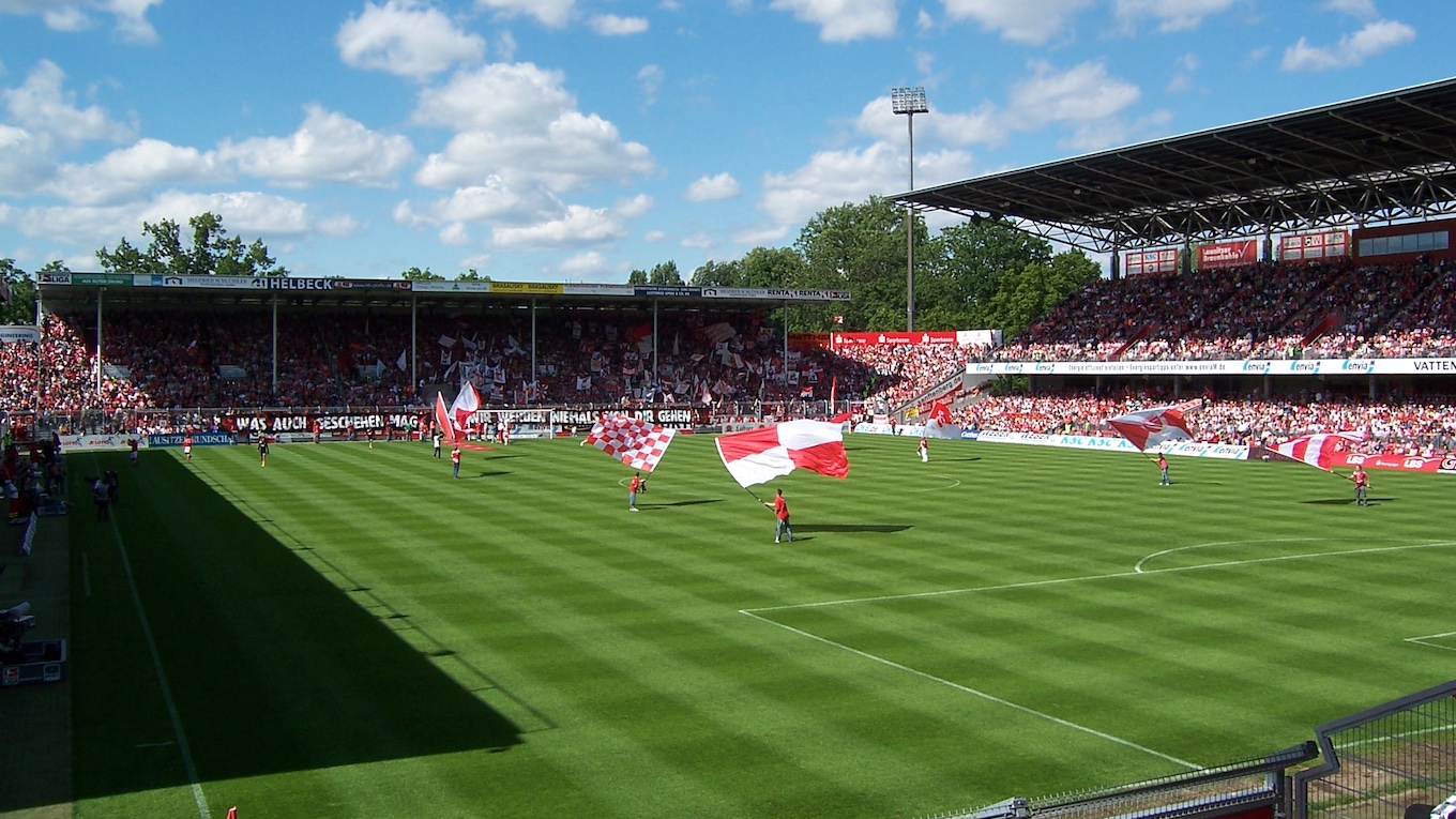 Stadion der Freundschaft, Cottbus - von Sane/Wikipedia, https://commons.wikimedia.org/w/index.php?curid=6851458