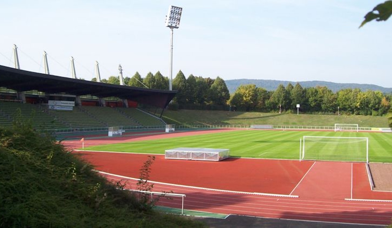 Parkstadion Baunatal, Foto: Günther Pöpperl (Wikipedia), https://commons.wikimedia.org/w/index.php?curid=67881329