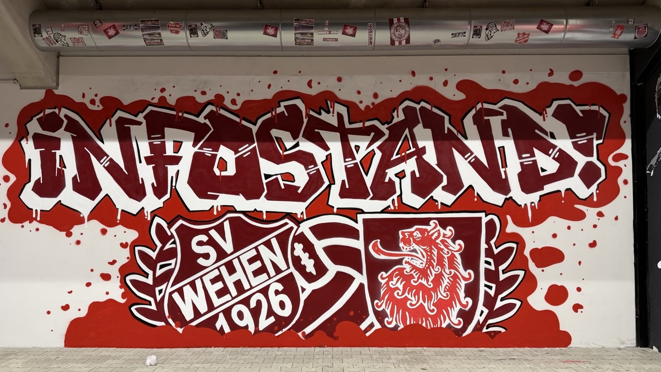 Wandgemälde des Infostand unter der Westtribüne